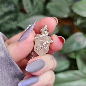 Rose Quartz Small Necklace in Silver